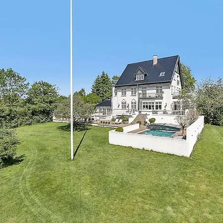 Large Pool Close To Forest * Risskov