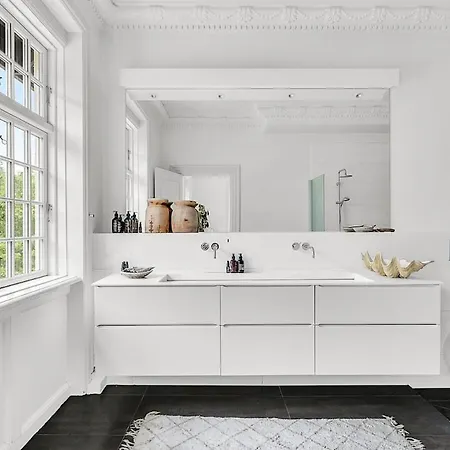 Large Pool Close To Forest *