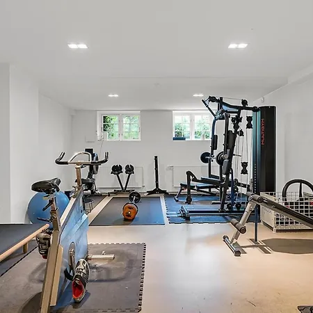 Large Pool Close To Forest * Risskov