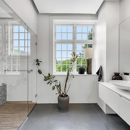 Large Pool Close To Forest Villa