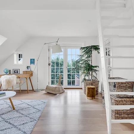 Large Pool Close To Forest Villa *