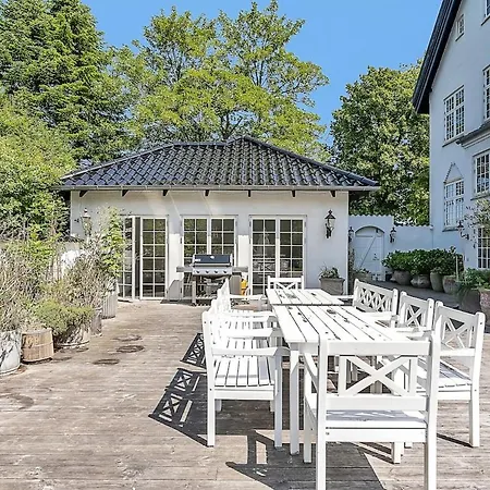 Large Pool Close To Forest Villa *