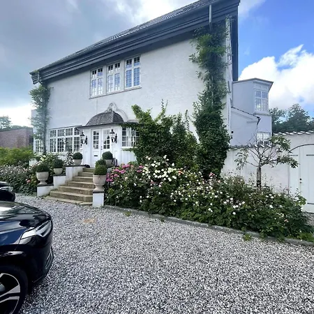 Large Pool Close To Forest *