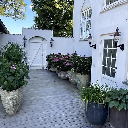 Large Pool Close To Forest Villa