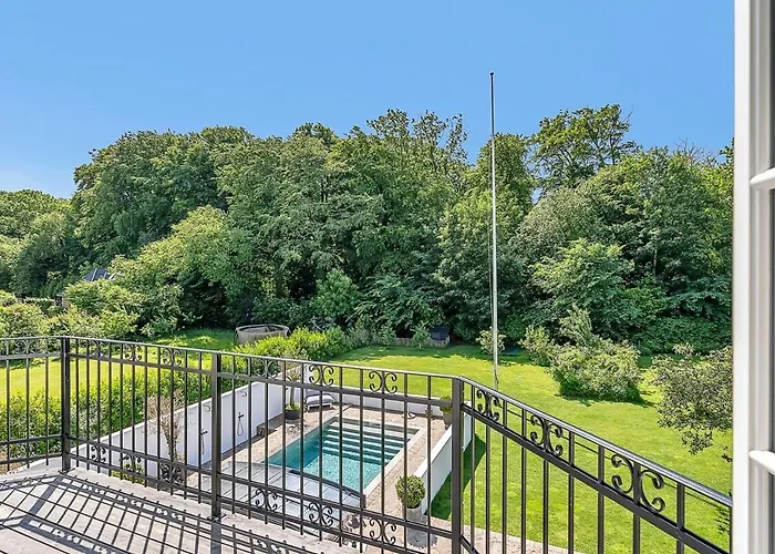 فيلة Large Pool Close To Forest *